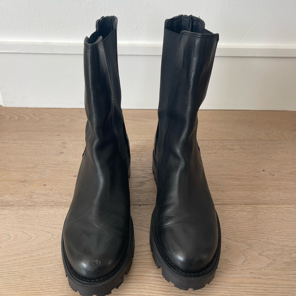Sam Edelman Genia Chelsea Boot - Picture 3 of 6